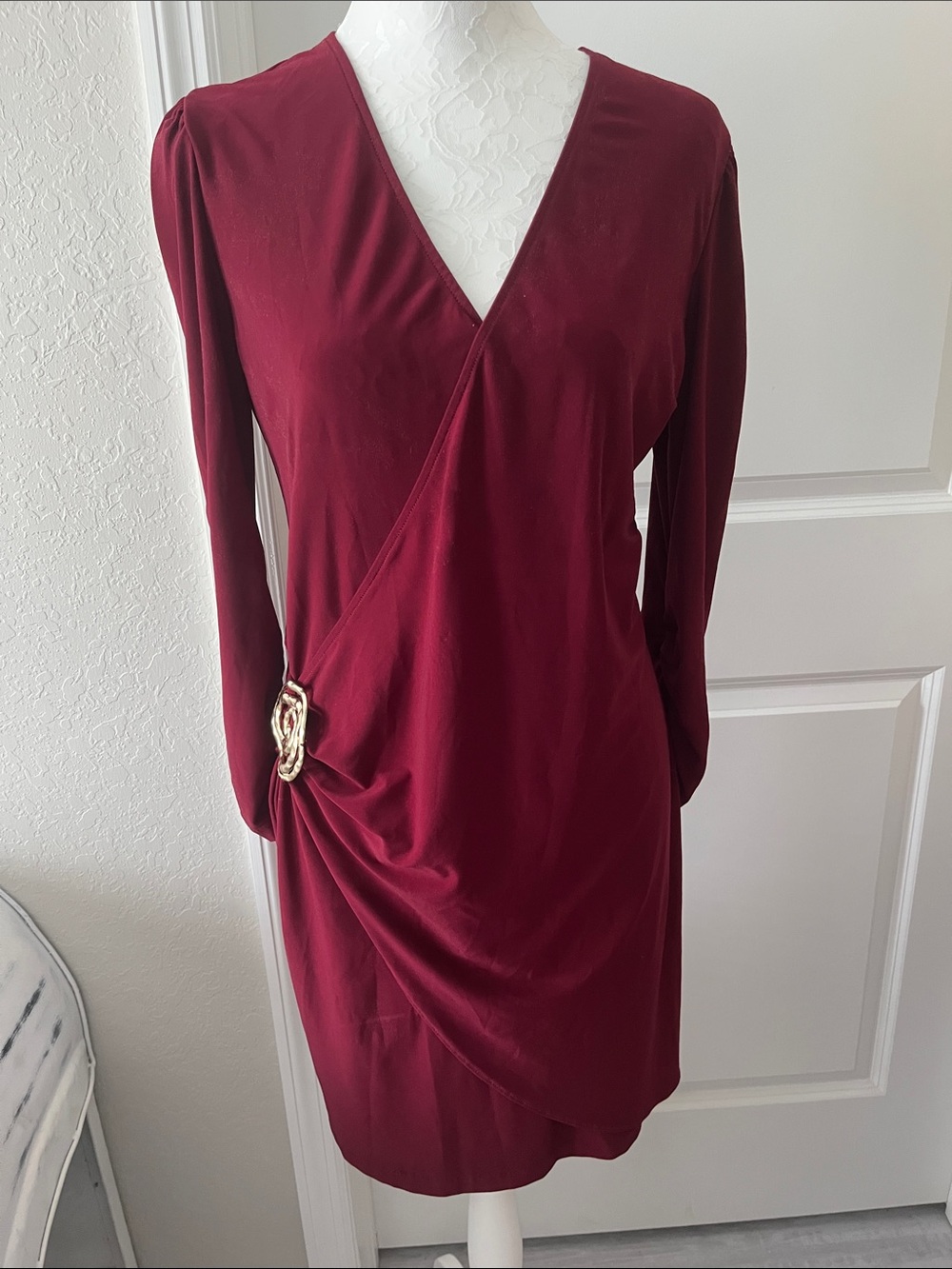Cache VTG Merlot Faux Wrap  Dress with Gold Retro Accent V Neck Sz L